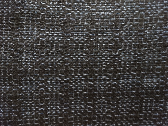 アンティーク　十字模様織出し本場泥大島紬着物